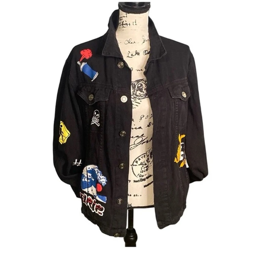 RUE21 Grunge graffiti black jacket SZ:S Preowned front button closure/collared